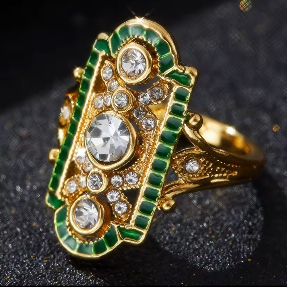 !!! Anthropologie Classic Vintage Gold and Green Statement Ring